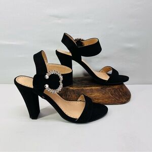 ADRIENNE‎ VITTADINI
Geno Embellished Sandals